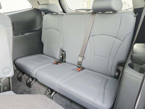 Used 2021 Buick Enclave Premium w/ Sun and Sites Package image 11