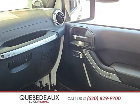 Used 2014 Jeep Wrangler Unlimited Rubicon w/ Connectivity Group AWD/4WD image 18