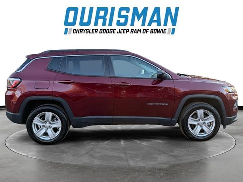 Used 2022 Jeep Compass Latitude image 2