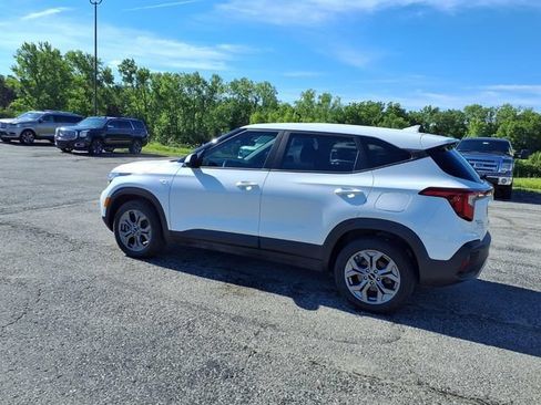 Used 2024 Kia Seltos LX AWD/4WD image 41