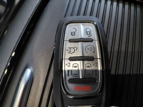 New 2026 Chrysler Pacifica Limited w/ S Appearance Package image 24