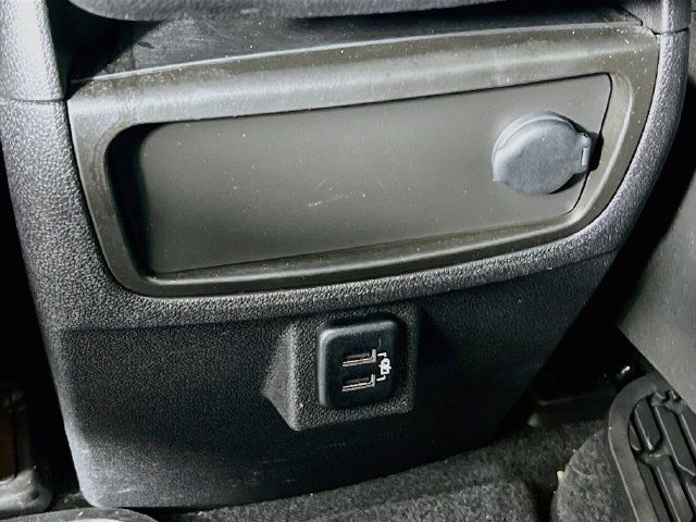 Used 2017 Chevrolet Traverse LT w/ Style and Technology Package FWD image 32