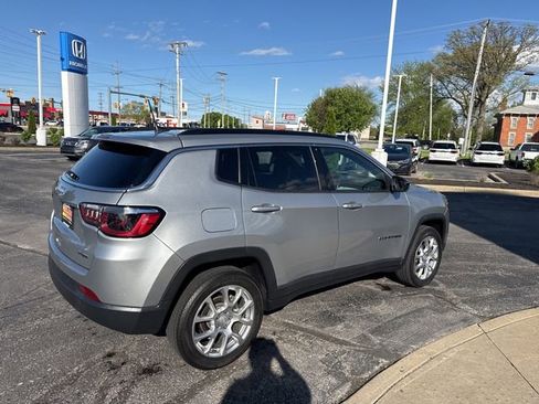 Used 2023 Jeep Compass Latitude AWD/4WD image 5
