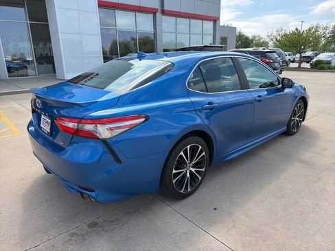 Used 2019 Toyota Camry SE FWD image 6