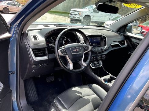 Used 2024 GMC Terrain SLT AWD/4WD image 8