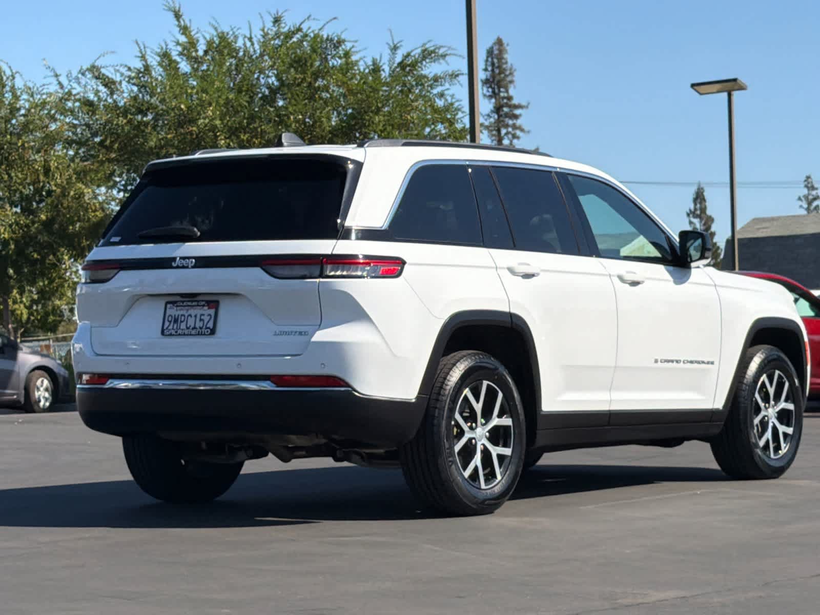 Used 2024 Jeep Grand Cherokee Limited RWD image 2