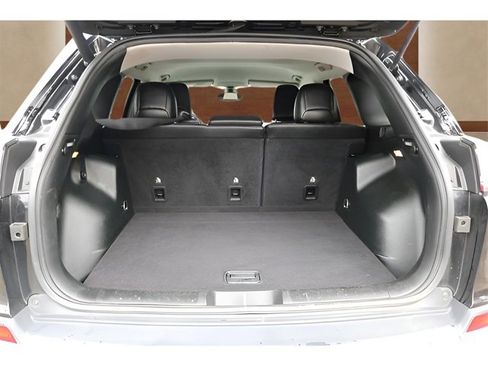 Used 2019 Jeep Cherokee Latitude Plus w/ Comfort/Convenience Group image 16