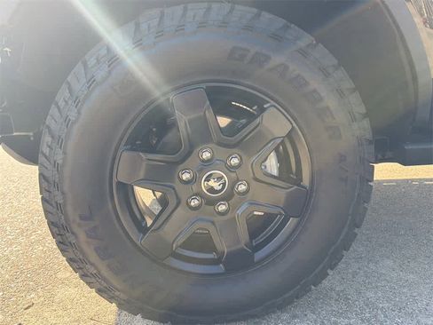 Used 2024 Ford Bronco Black Diamond image 9