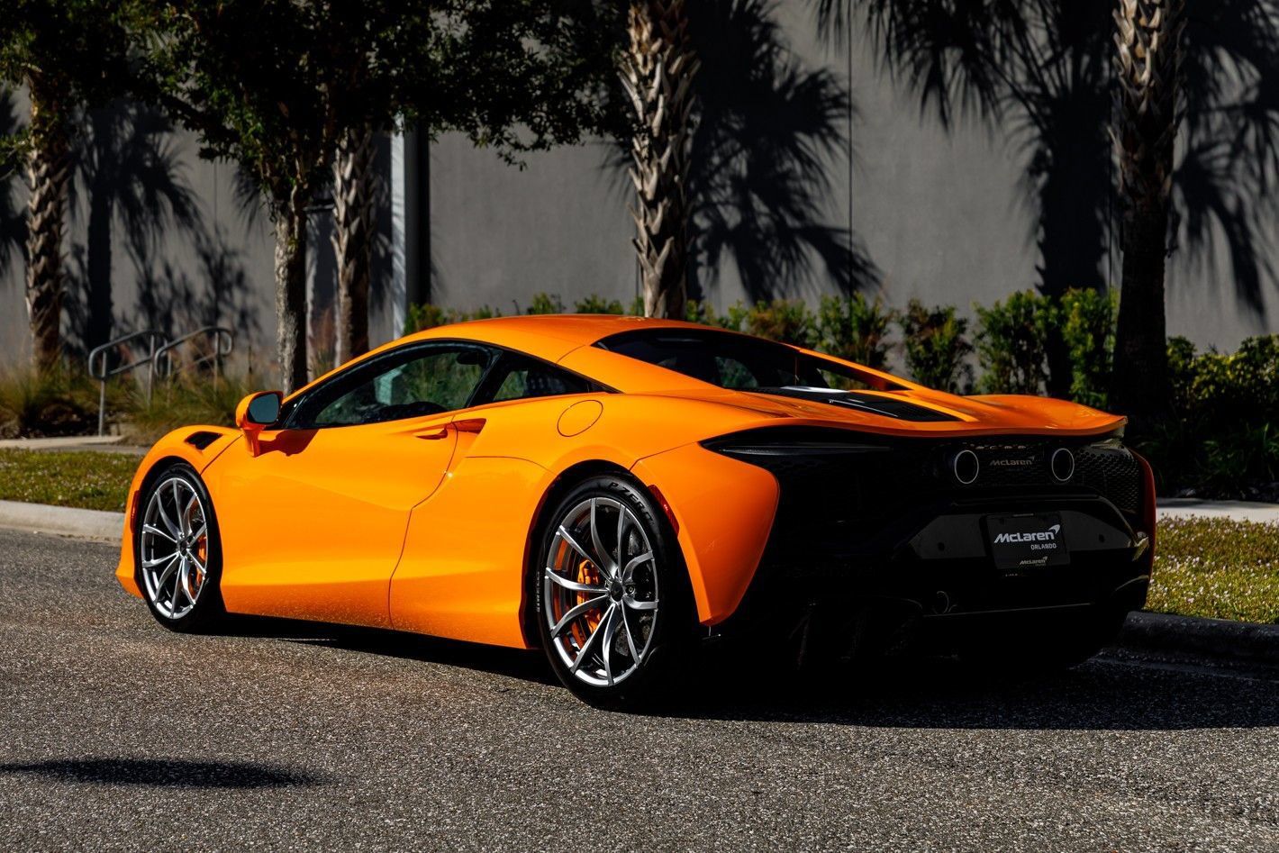 Used 2025 McLaren Artura RWD image 26