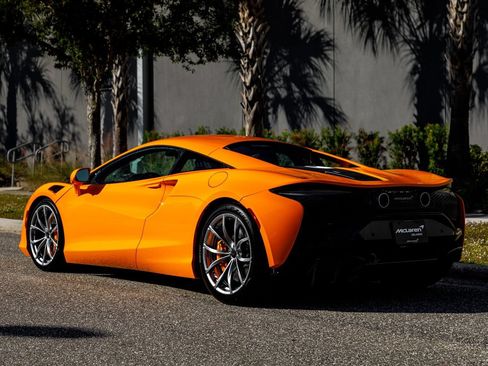Used 2025 McLaren Artura RWD image 26