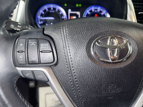 Used 2018 Toyota Highlander XLE image 33