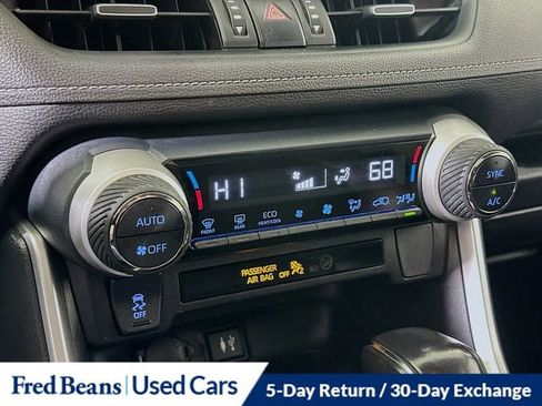 Used 2019 Toyota RAV4 XLE Premium image 16