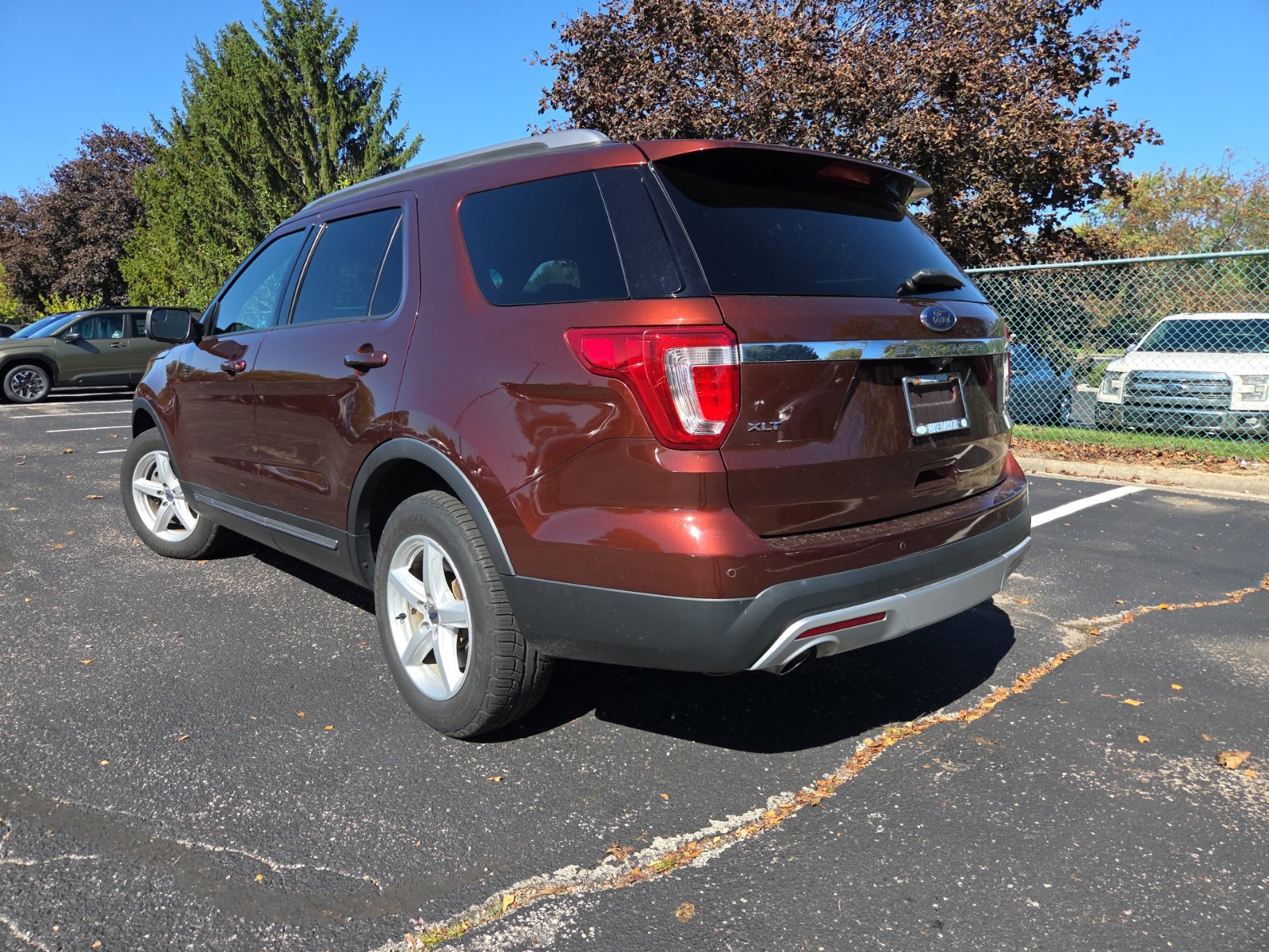 Used 2016 Ford Explorer XLT w/ Equipment Group 202A AWD/4WD image 10