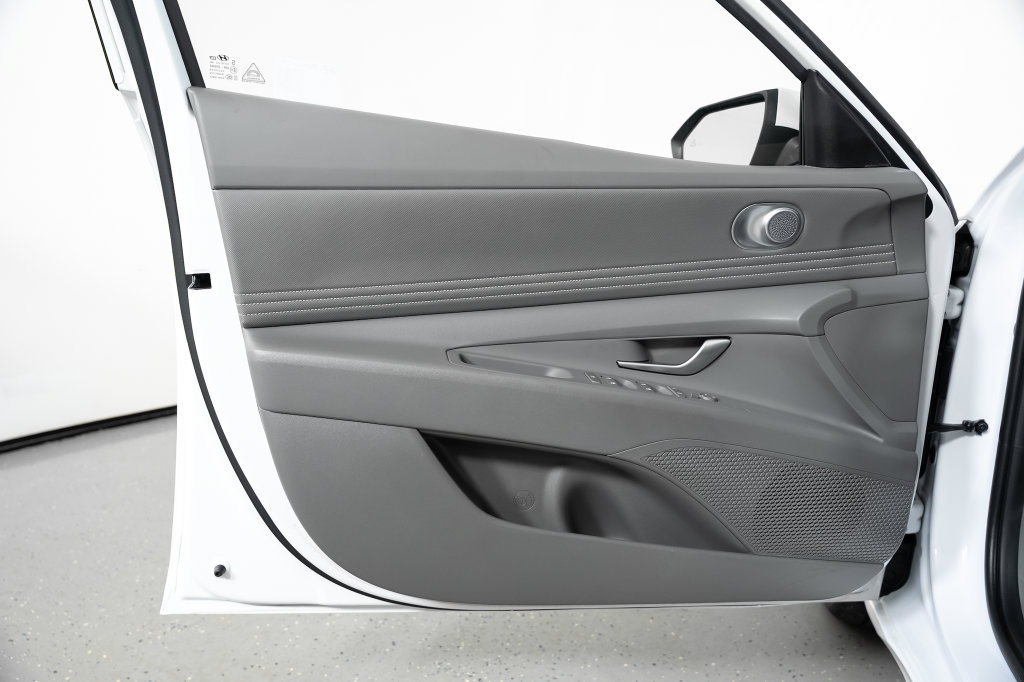 Certified 2025 Hyundai Elantra SEL FWD image 34