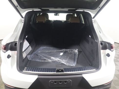 Used 2025 Porsche Cayenne image 21