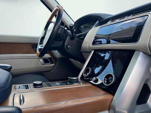 Used 2019 Land Rover Range Rover HSE image 32