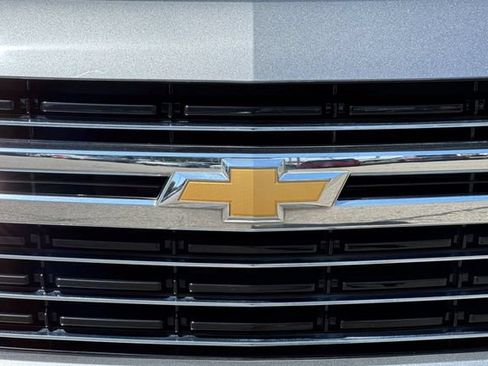 Used 2022 Chevrolet Suburban LT AWD/4WD image 48