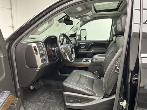 Used 2019 GMC Sierra 2500 Denali image 3
