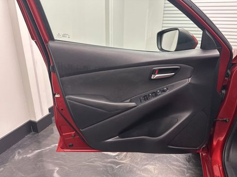 Used 2020 Toyota Yaris L image 16