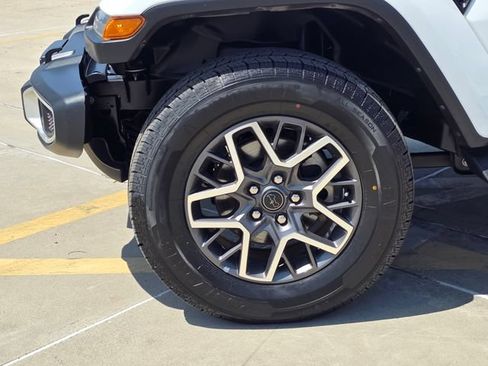 Used 2024 Jeep Wrangler Unlimited Sahara AWD/4WD image 8