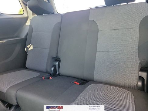 Used 2023 Chevrolet Traverse LT FWD image 12