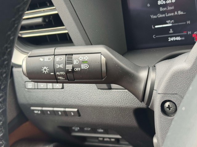 Used 2024 Lexus GX 550 w/ Accessory Package (2T) AWD/4WD image 30
