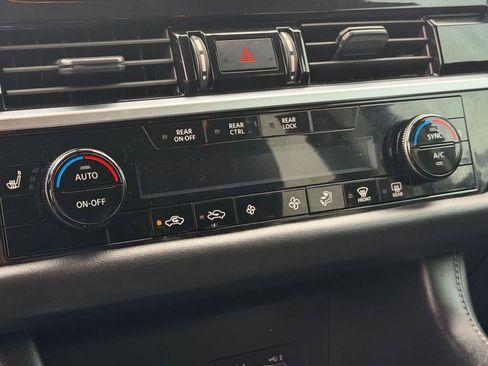 Used 2024 Nissan Pathfinder SV w/ Black Appearance Package FWD image 21