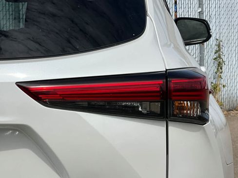 Used 2022 Toyota Highlander XSE AWD/4WD image 20