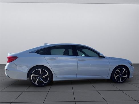 Used 2018 Honda Accord Sport image 7