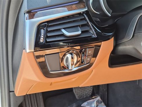 Used 2019 BMW 540i xDrive w/ Convenience Package image 25