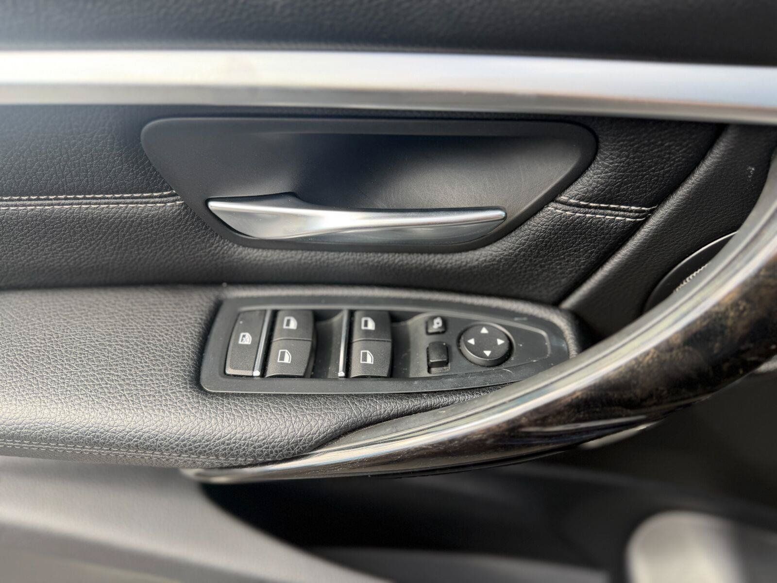 Used 2018 BMW 340i xDrive Sedan AWD/4WD image 9