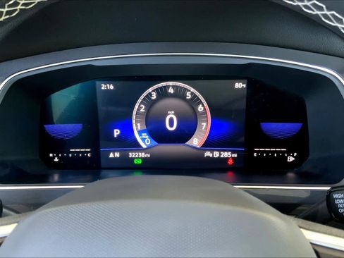 Used 2022 Volkswagen Tiguan SE w/ Panoramic Sunroof Package image 26