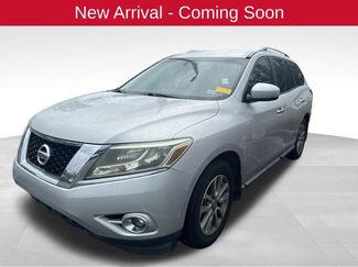 Used 2015 Nissan Pathfinder SV w/ Cargo Package FWD video 1