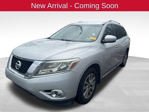 Used 2015 Nissan Pathfinder SV w/ Cargo Package FWD image 1