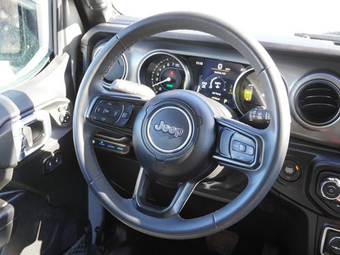 Used 2023 Jeep Wrangler Unlimited image 27