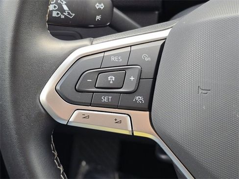 Used 2024 Volkswagen Tiguan SE image 11