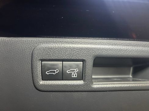 Used 2024 Toyota Venza LE AWD/4WD image 21