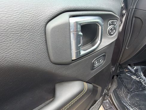 Used 2025 Jeep Wrangler Sahara w/ Safety Group AWD/4WD image 15