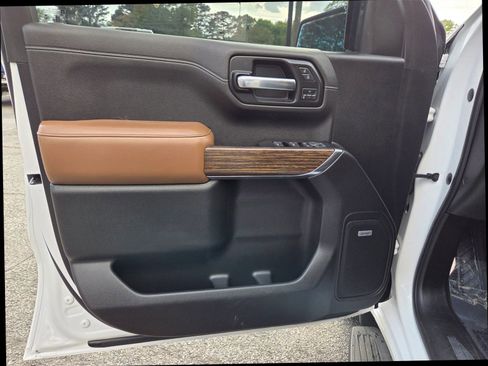 Used 2019 Chevrolet Silverado 1500 High Country AWD/4WD image 32