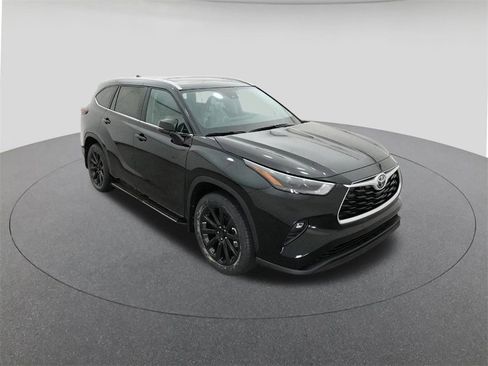 New 2026 Toyota Highlander XLE image 13