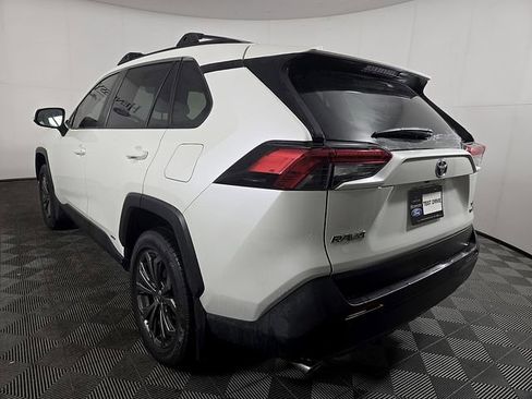 Used 2022 Toyota RAV4 XLE Premium AWD/4WD image 7