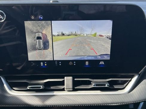 Used 2025 Chevrolet Equinox LT w/ Convenience Package II image 38