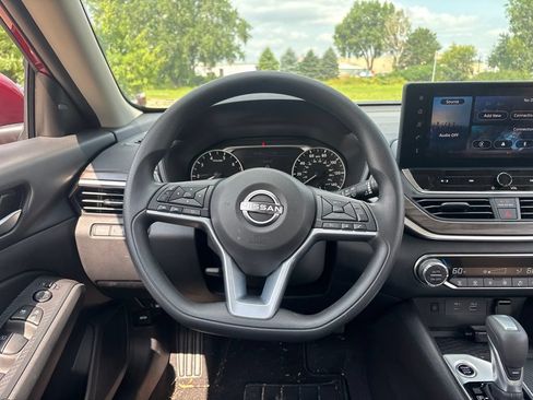 Used 2025 Nissan Altima 2.5 SV w/ SV Special Edition Package AWD/4WD image 10
