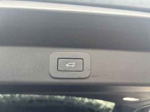 Used 2025 Land Rover Range Rover Sport Dynamic SE image 12