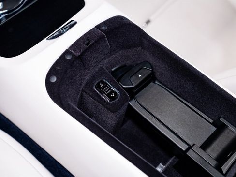 Used 2019 Rolls-Royce Dawn image 22