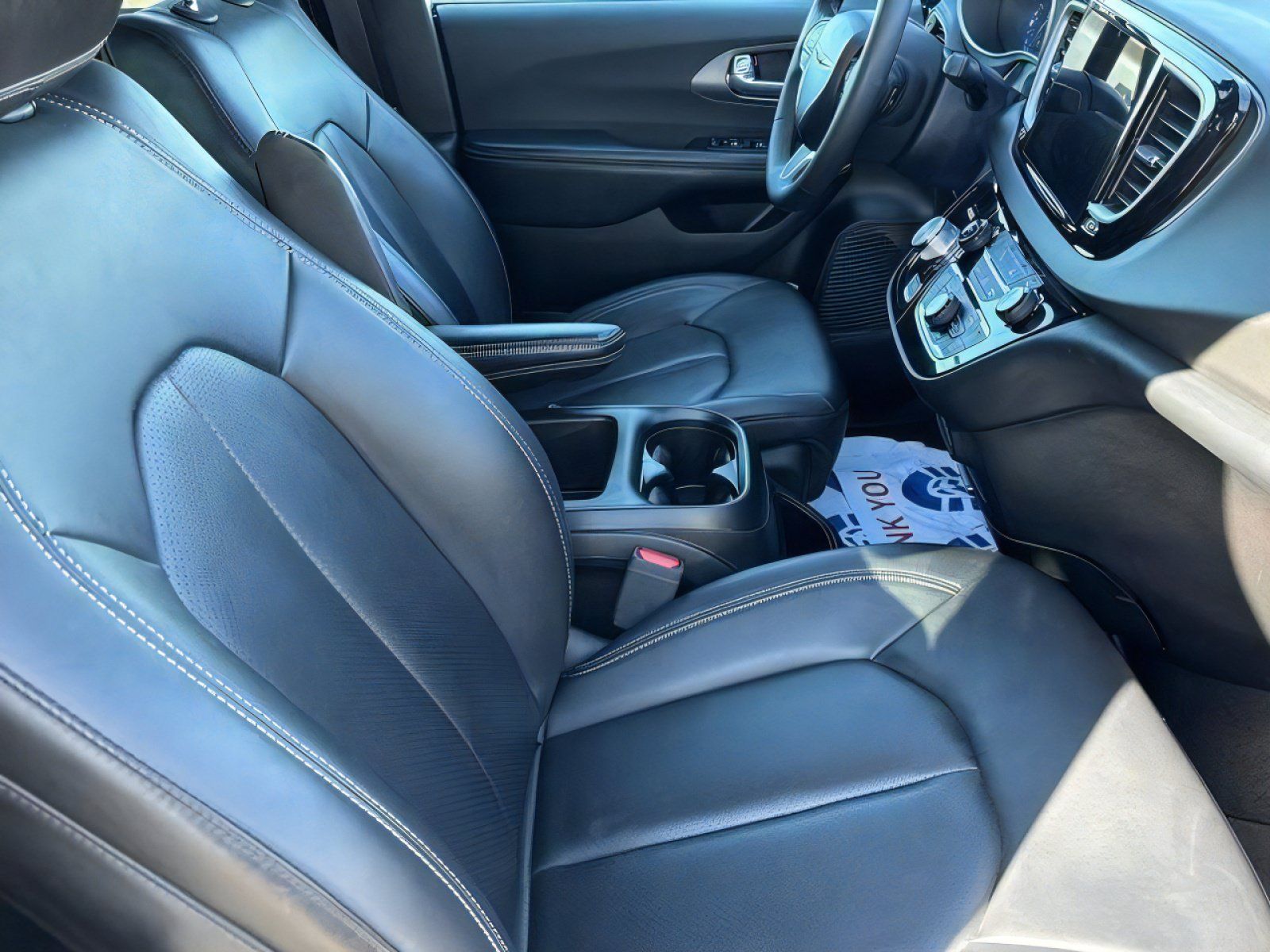 Used 2025 Chrysler Pacifica Select FWD image 26