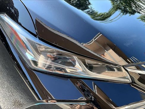 Used 2021 Toyota Avalon Limited FWD image 28