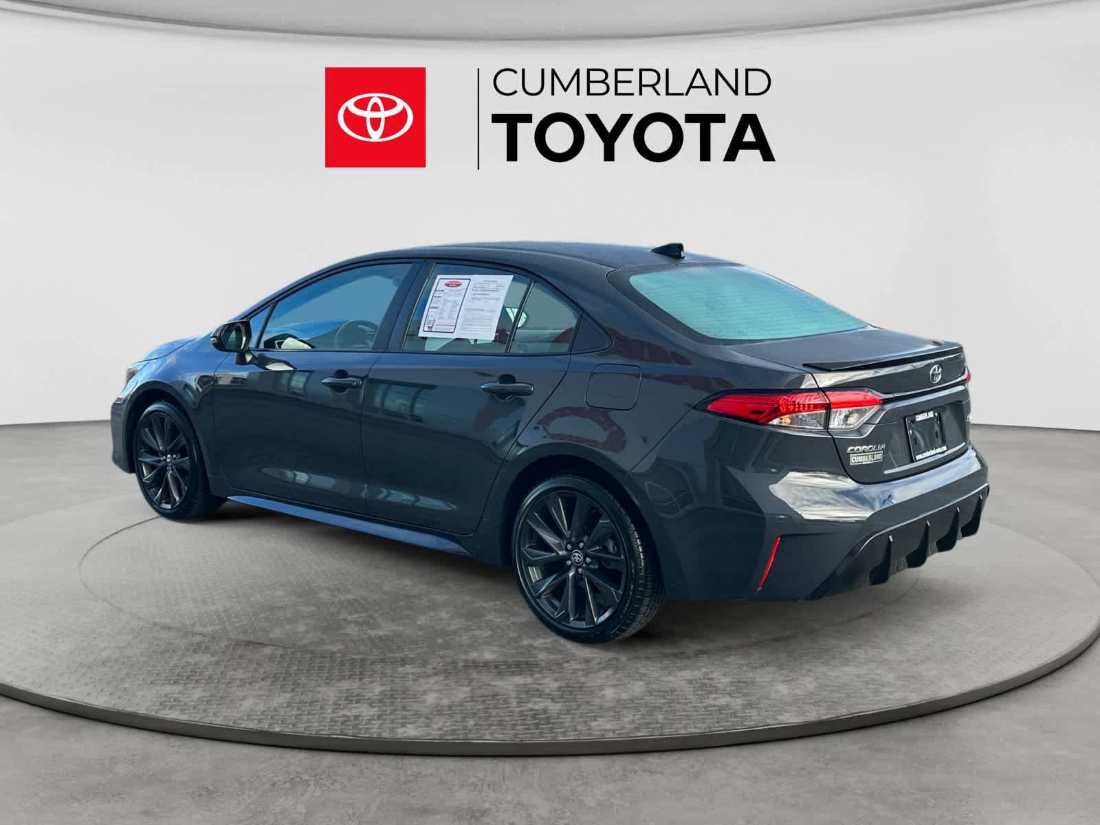 Used 2025 Toyota Corolla SE w/ Convenience Package FWD image 3