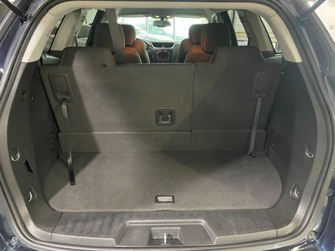 Used 2017 Chevrolet Traverse LT w/ Style and Technology Package image 8