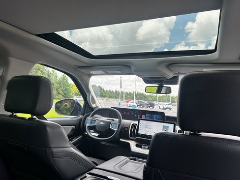 Certified 2025 Ford Expedition Active AWD/4WD image 19